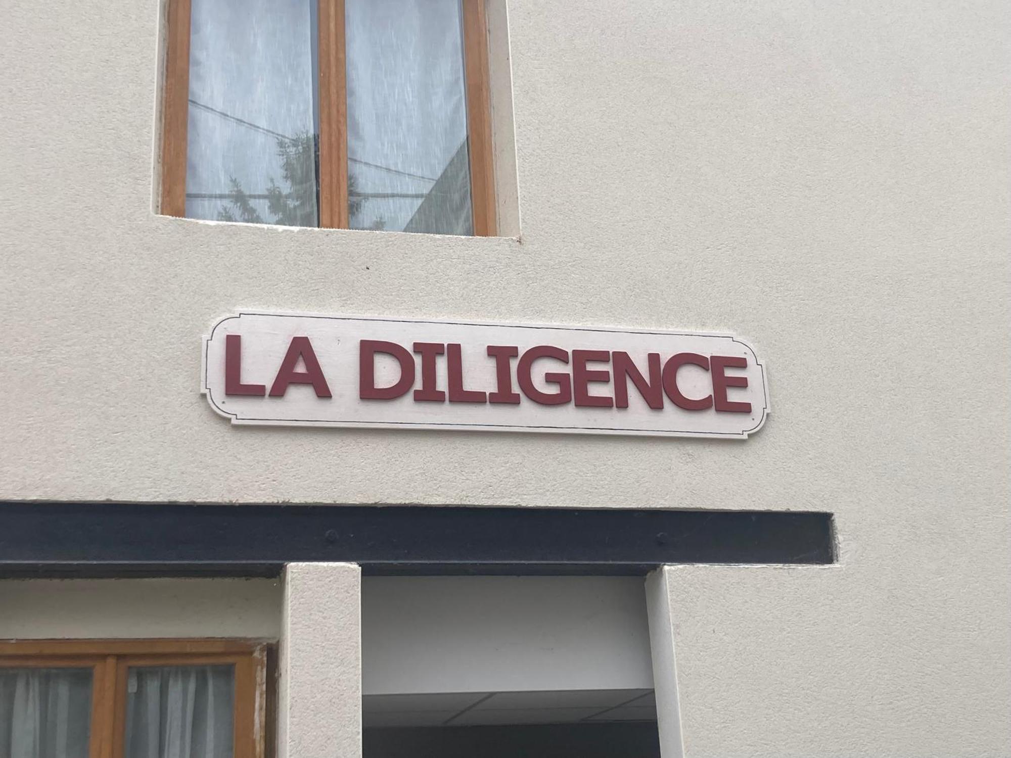 Le Carrosse, La Diligence, Centre Saint Jean De Losne Tarif 2Pers 1 Chambre, Tarif 4 Pers 2 Chambres Екстер'єр фото
